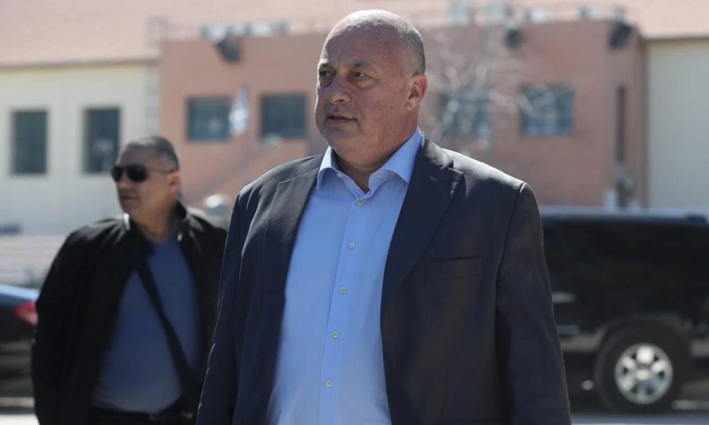 Μπέος: «Ανοίγω τα σχολεία τη Δευτέρα με δική μου ευθύνη»